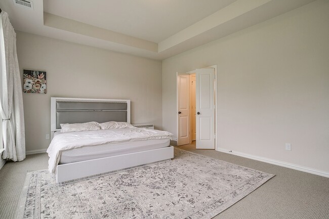 Building Photo - 550 Peppercress Ln