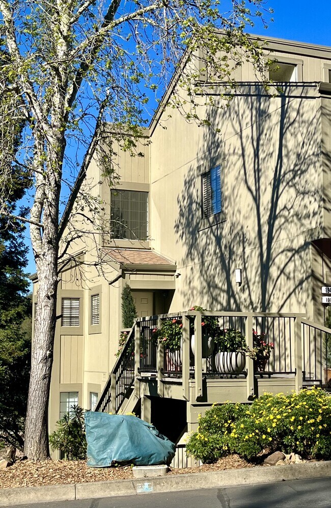 Building Photo - 190 Redhawk Rd