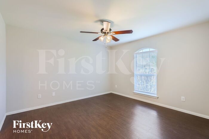 Building Photo - 260 Meadowcrest Dr