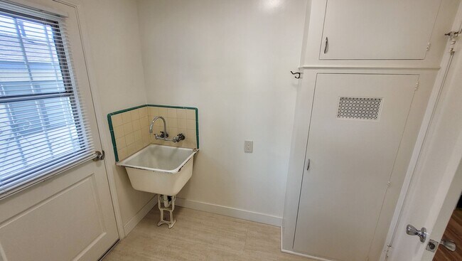 Building Photo - s6013