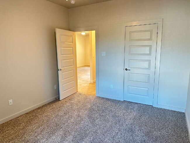 Building Photo - Brand new townhomes in Frenship ISD!