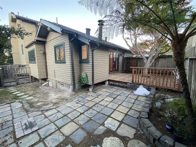 Building Photo - Craftsman-Style Downtown Pacific Grove Home