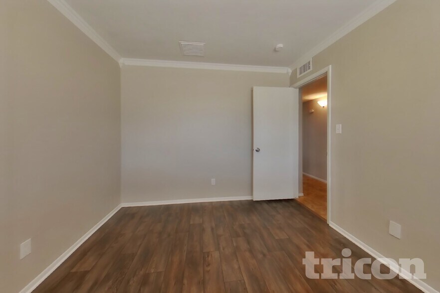 Building Photo - 4009 W Hayward Ave
