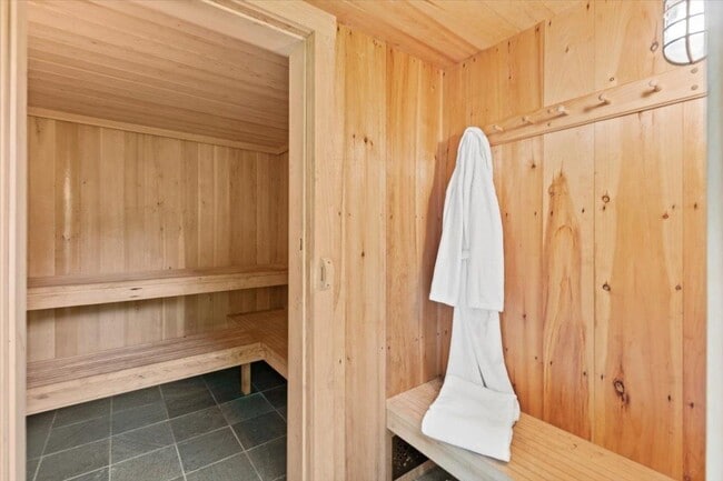 Building Photo - 36 Moses Pond Rd