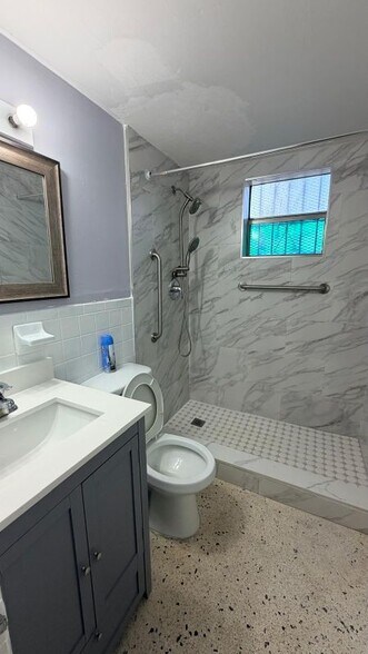 Building Photo - 1250 SW 4th St