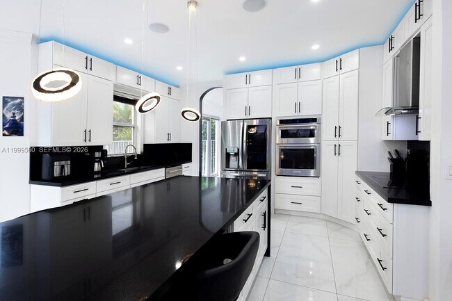 Building Photo - 4860 SW 161st Ln