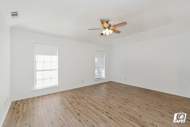 Building Photo - 4911 Sherwood Dr