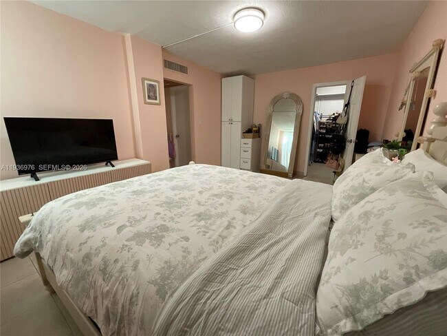 Building Photo - 820 NW 87th Ave