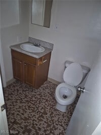 Building Photo - 640 Lakeside Dr