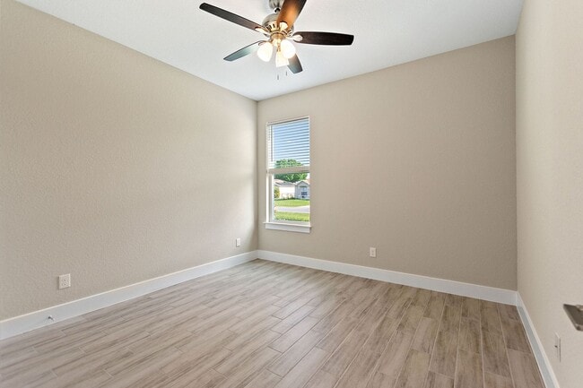 Building Photo - 141 Barrington Dr