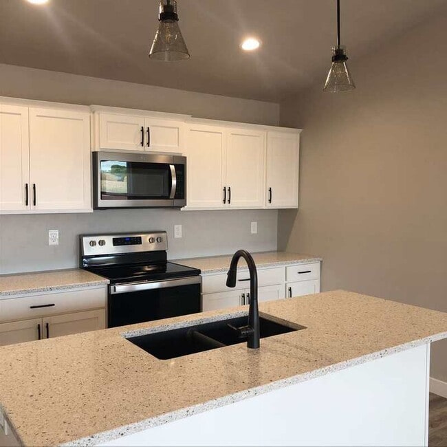 Building Photo - 449/451 Longwood Lane - 451