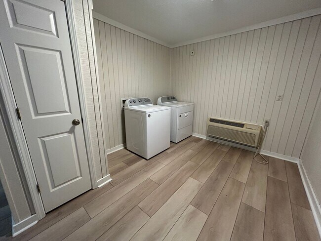 Building Photo - 229 N Church Ave