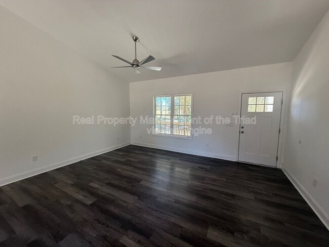 Building Photo - 3773 Hinshaw Country Rd