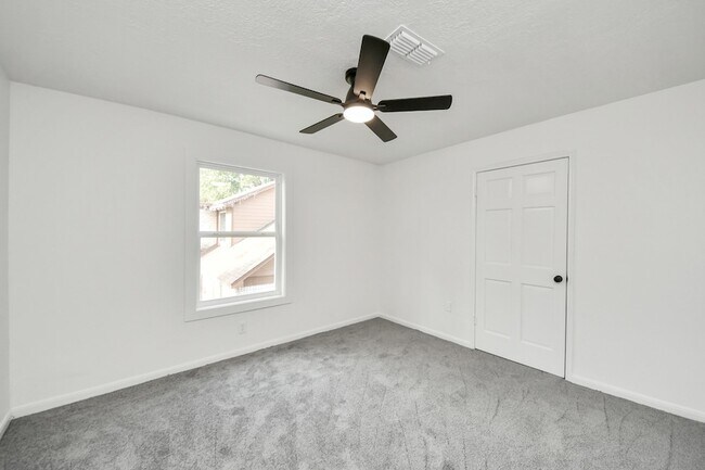 Building Photo - 616 S Rivershire Dr