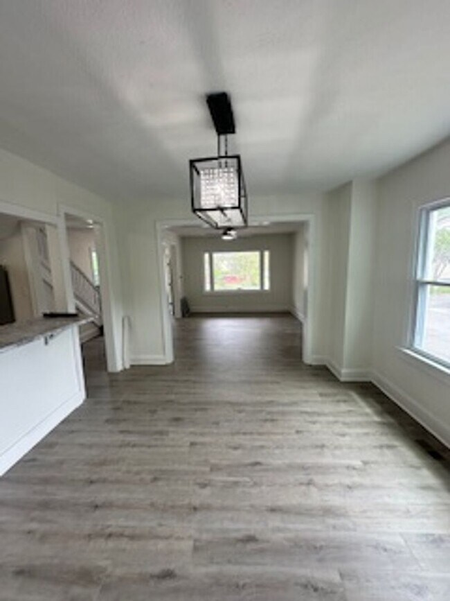 Building Photo - Fully renovated house for Rent!