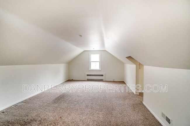 Building Photo - 915 Independence Rd