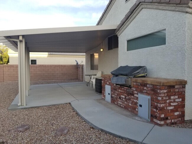 Building Photo - Ready now !!!! COZY ONE STORY THREE BEDROO...