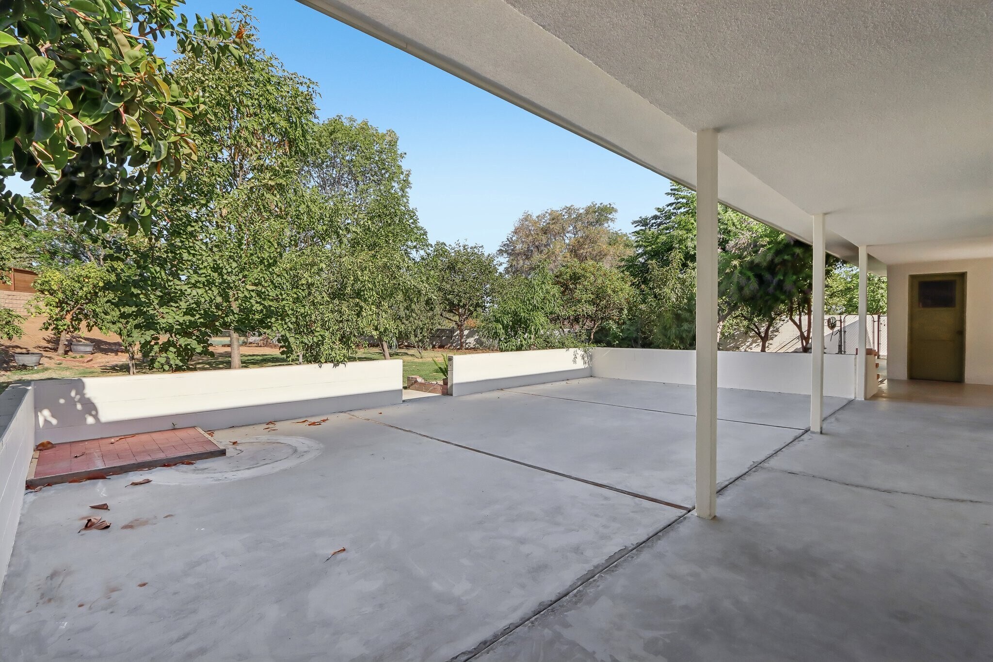 Building Photo - 1184 Lyndhurst Dr