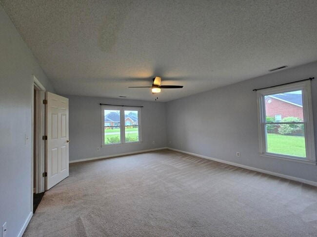 Building Photo - 2660 Nicholson Dr