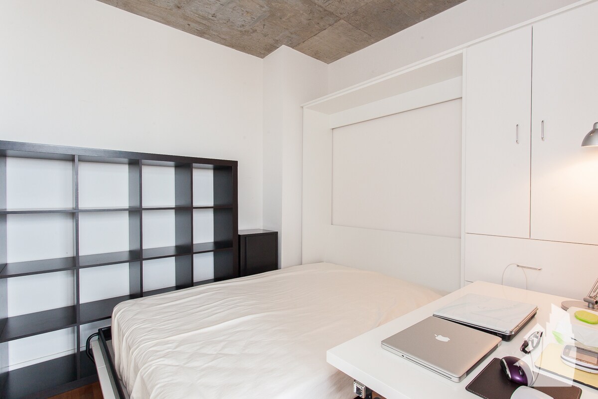 Building Photo - 611 S Wells St