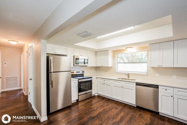 Building Photo - 4506 9TH ST W, BRADENTON, FL 34207