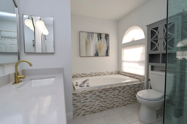 Building Photo - 2969 Columbia Dr