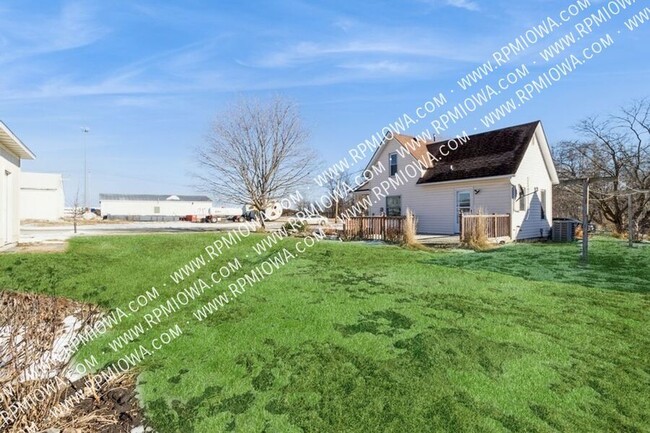 Building Photo - CUTE FARMHOUSE!! 3 Bed, 1 Bath Home in Roland