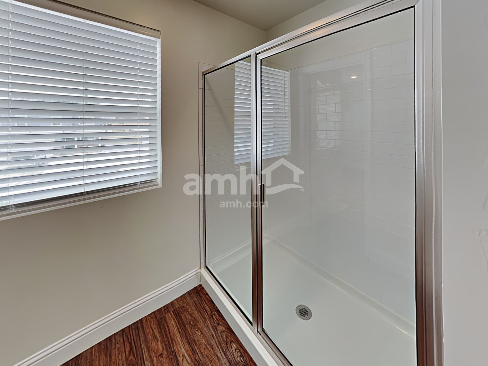 Building Photo - 322 N Gibbons Ln