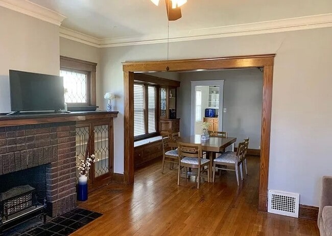 Building Photo - Buckingham11710