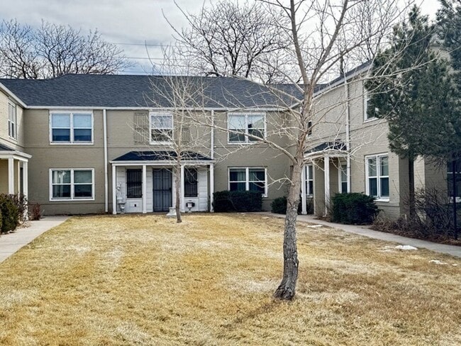 Building Photo - 2 BEDROOM 1 BATHROOM TOWNHOME CLOSE TO WARREN AIR FORCE BASE