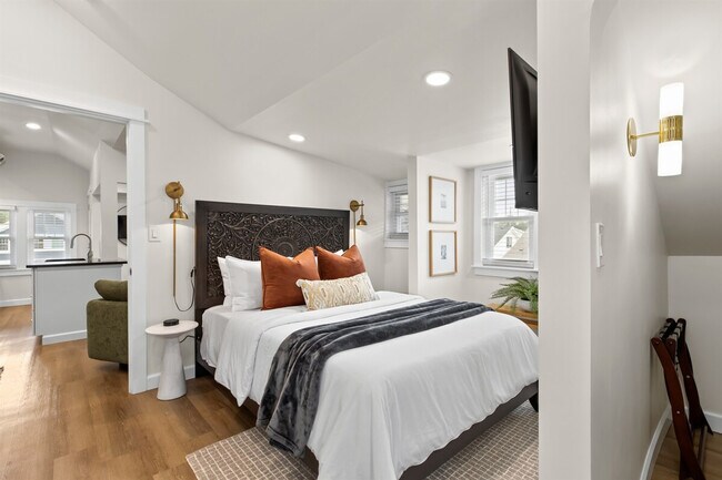 Building Photo - 221 Ardmore Dr