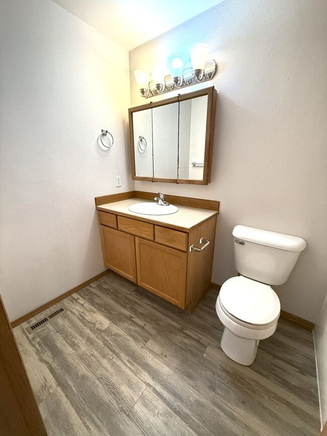 Building Photo - BONUS RENT SPECIAL! 3 Bed on Cul-de-sac wi...