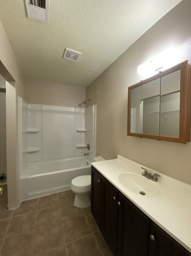 Building Photo - 2BR/1Bath - 4 Plex in Rio Rancho