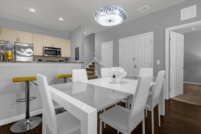 Building Photo - 5350 Diplomat Ct