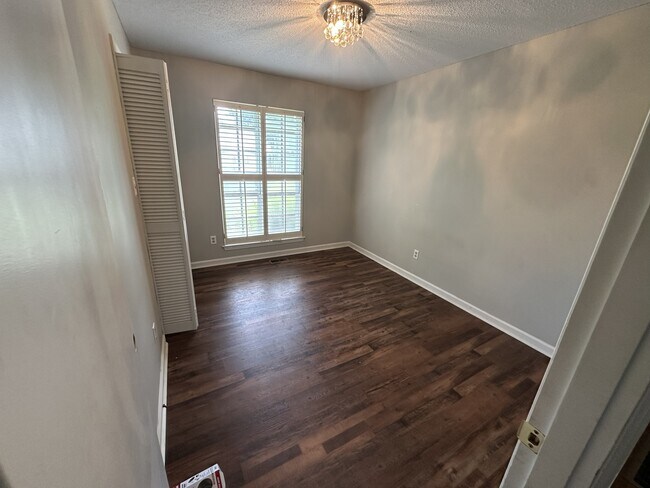 Building Photo - 720 Cedar Cone Cir