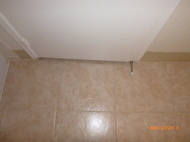 Building Photo - Cute 2 Bedroom