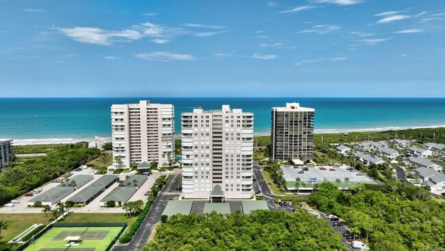 Building Photo - 5049 N Hwy A1A