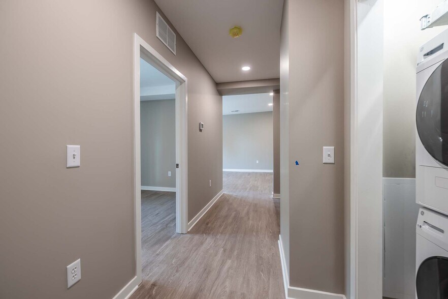 Building Photo - 5 Chestnut St