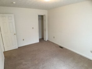 Building Photo - Christiansburg, 3 BR / 2 BA, Available 8/1