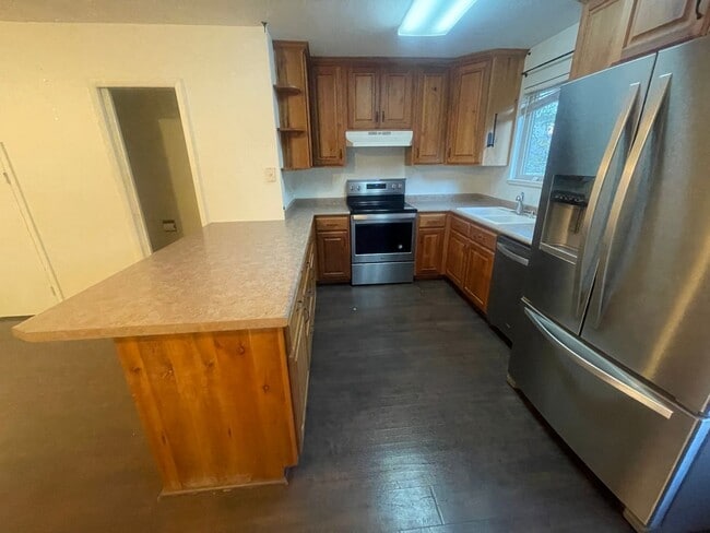 Building Photo - Beautiful Two Bedroom Home! End Unit!