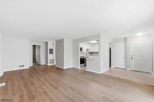 Building Photo - 125 Smithfield Ct