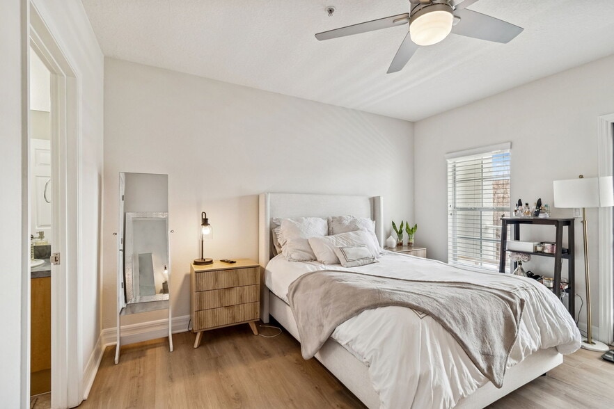 Third floor master bedroom - 4543 Bay Spring Ct