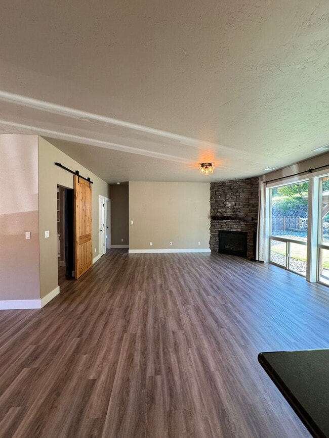 Building Photo - Newer Winchester 4 bedroom 2 bath home