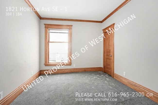 Building Photo - Available Now | 3 Bedroom 1 Bath Apartment...