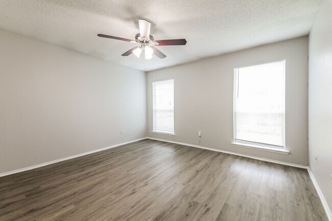 Building Photo - 3 BR/2BA | Newly Renovated Single Family Home | 1-Car Covered Parking | Gated backyard!