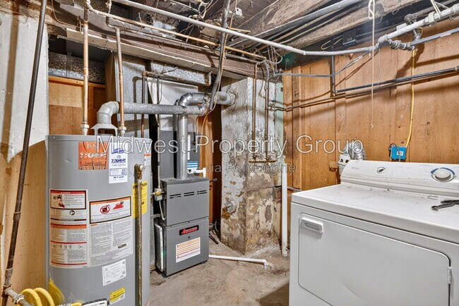 Building Photo - 1208 Verl Pl