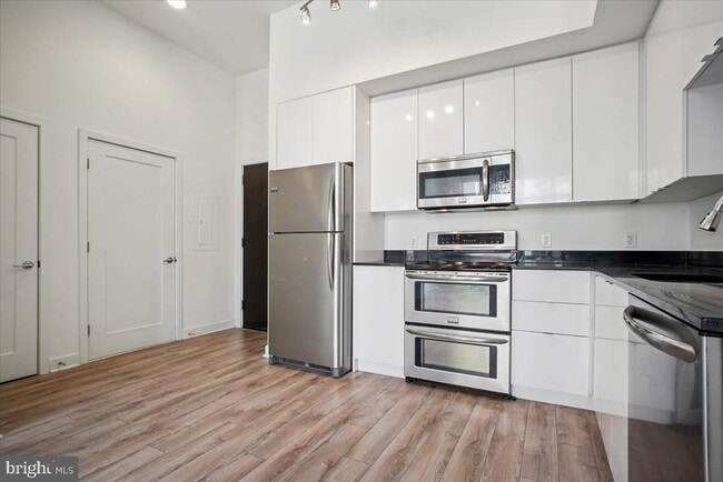 Building Photo - 460 New York Ave NW