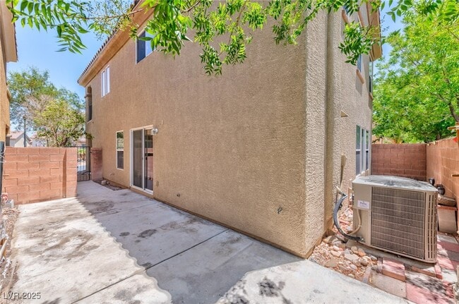 Building Photo - 577 Lapford St