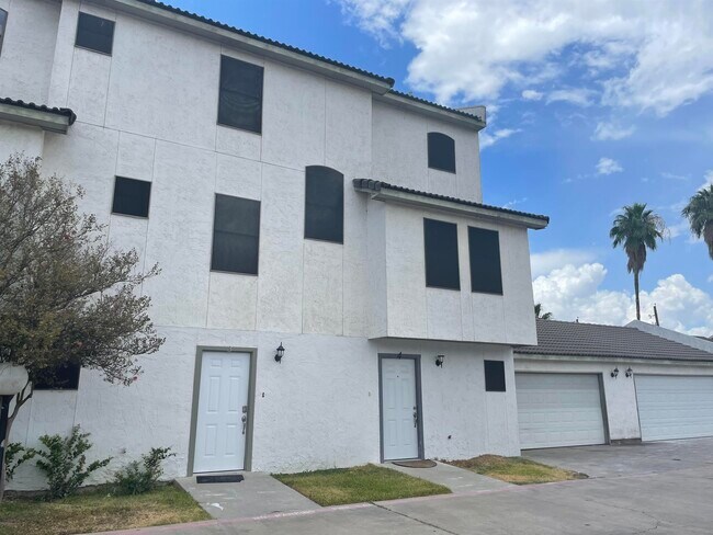 Building Photo - 100 W Village Blvd