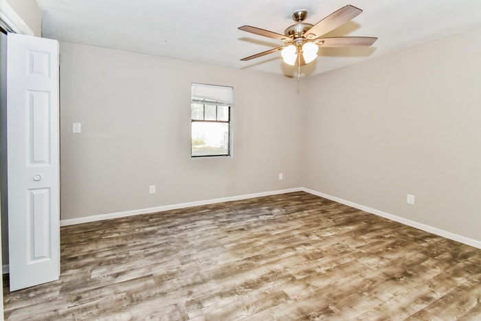 Building Photo - 529 Bradley Dr